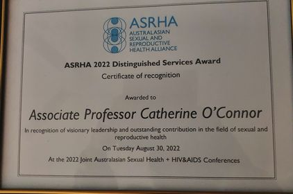 KirbyInstitute's tweet photo. Congratulations to A/Prof Catherine O’Connor who was awarded the #ASRHA Distinguished Service Award in recognition of ‘visionary leadership and outstanding contribution in the field of sexual and reproductive health’ at @ASHMMedia #HIVAIDS2022 #SH2022 this week. 📷@DrYenLiLim https://t.co/YrJCOFyNfg