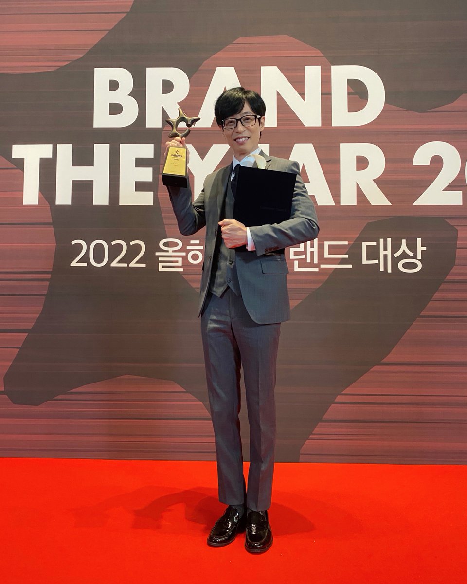 antennamusic's tweet image. [#Photo] #유재석 #이미주

&amp;lt;2022 올해의 브랜드 대상&amp;gt;

🏆예능인(남) - 유재석
🏆올해의 예능돌(여) - 이미주

‘2022 올해의 브랜드 대상’ 시상식에서
유재석이 3년 연속 예능인(남)상을,
이미주가 2년 연속 올해의 예능돌(여)상을 수상하였습니다✨