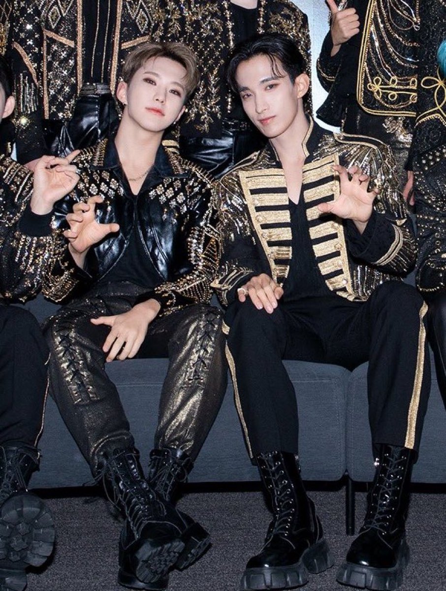 seoksoonArchive's tweet photo. https://t.co/7nk5hBKMDH