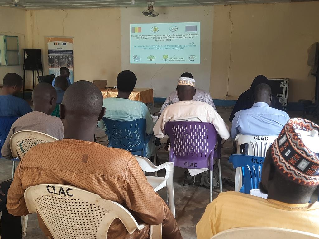 Rencontre d'informatuon ce matin 2 septembre 2022 á Am-Timan avec les parties prenantes sur la nouvelle methodologie de la mise en place de fonds d'initiatives locales. 
Ladite rencontre est organisée par le Consortium UICN. 
<a href="/UICN_PACO/">UICN-PACO</a> <a href="/ApefProgramme/">Programme APEF</a> <a href="/KainderN/">Ndom KAINDER N.</a> <a href="/BremeBarka/">Barka A. BRÉMÉ</a>