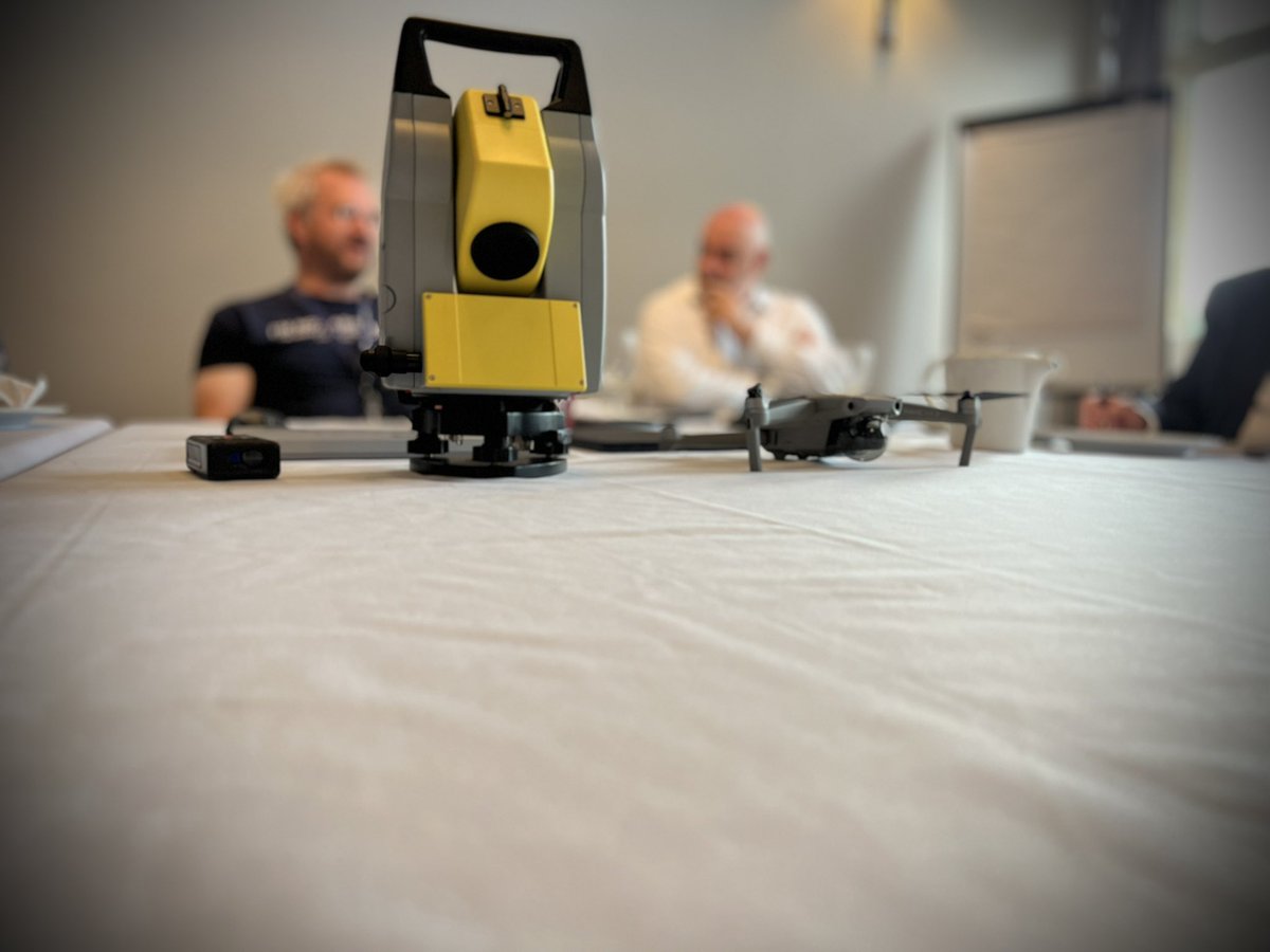 First meeting of the year ⬇️ what’s this then? 

Member <a href="/BondstonesRICS/">Bondstones</a> brings some awesome toys 🙌🏼