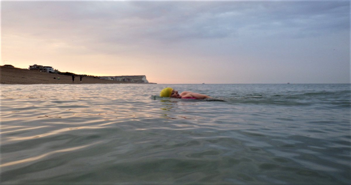Ravilious's tweet photo. Friday crew @PirateSuJa @purplepuffin #SeaSwimming #EarlySwim #OpenWaterSwimming #Seaford #Newhaven #underwater https://t.co/zUnfRxZxXS
