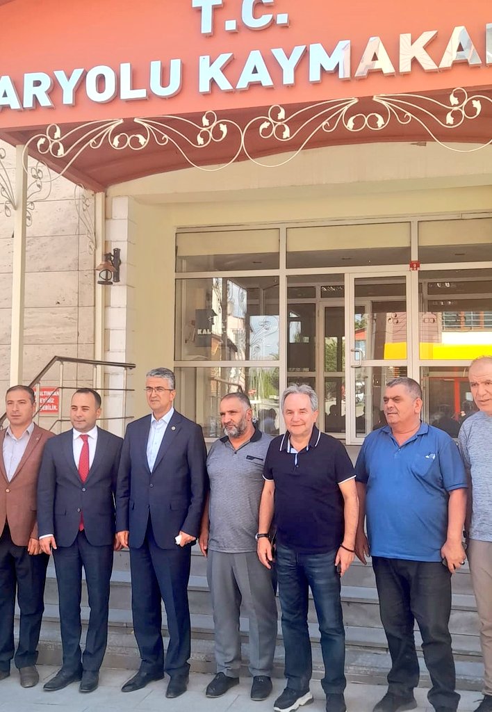 huseyin_kocan's tweet photo. Uluslararası İspir Tarihi Panayırında İspir Kaymakamlığına vekalet eden #PAZARYOLU ilçe kaymakamı Mustafa Berk ÇELİK beyi, MHP Genel Başkan Yardımcısı, Erzurum Milletvekilimiz Sn. Prof.Dr.Kamil AYDIN beyle ziyaretimizde.
#Pazaryolu #Erzurum 
#UluslararasıTarihiİspirPanayırı https://t.co/3GFQvqLltB