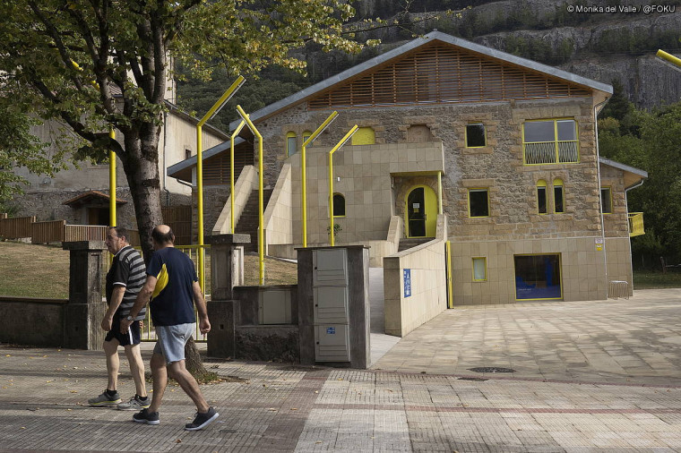BizkaikoHitza's tweet photo. #Museora |Lemoatxa mendian 1937an gertatutako borroka gogoratzen duen museoa ireki dute, Lemoan. Aranzadirekin batera egindako lanaren erakusgarrietako bat da. Hobietara igo aurretik testuingurua kokatzeko helburua du. @mikelgm_ @berria @Lemoakoudala
👉https://t.co/jyxFSKhg82👈 https://t.co/dhvHgxcAmy