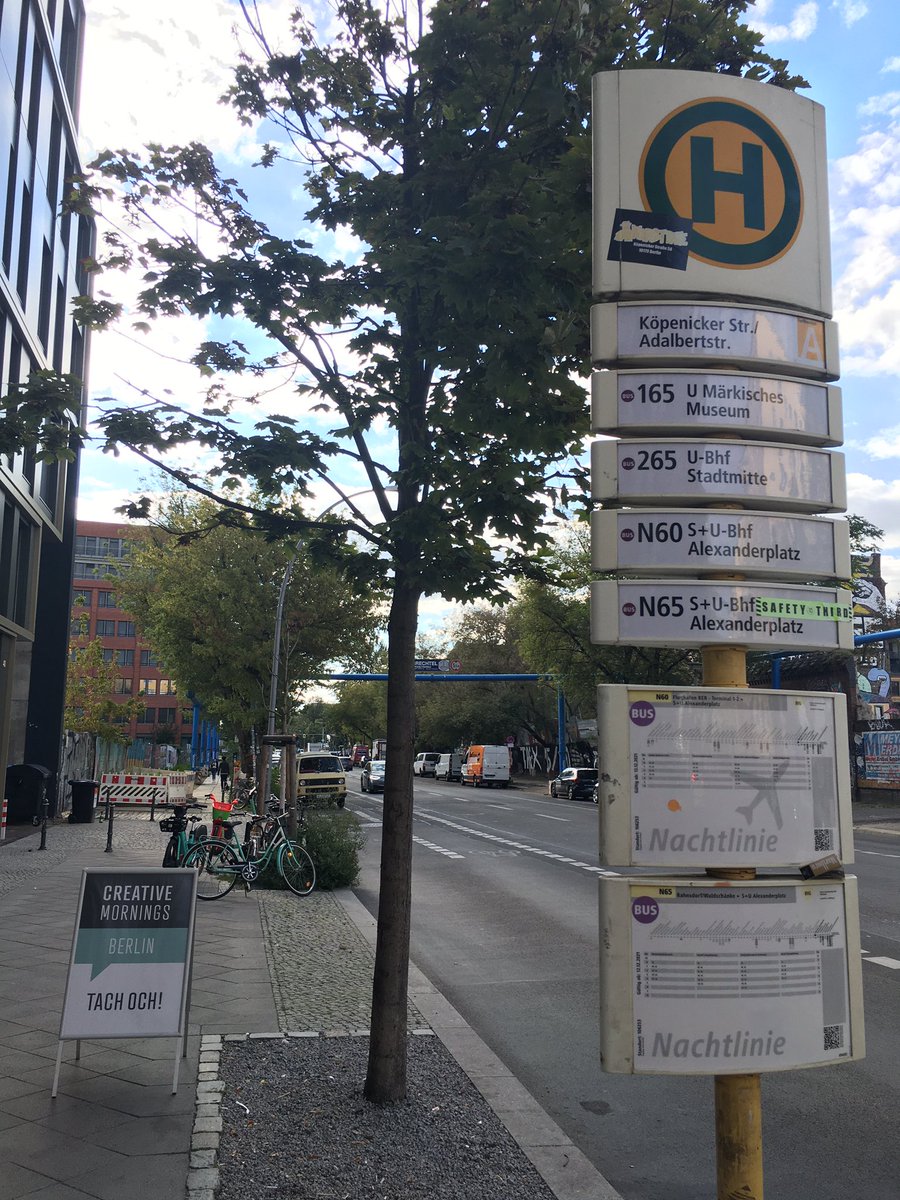 g16n's tweet photo. Find ich gut von @Berlin_CM, den Creative Mornings #cmber heute genau gegenüber der Bushaltestelle stattfinden zu lassen, von wo aus man schnell rüber zur #btconf kommt. https://t.co/5XEOX1tw1P