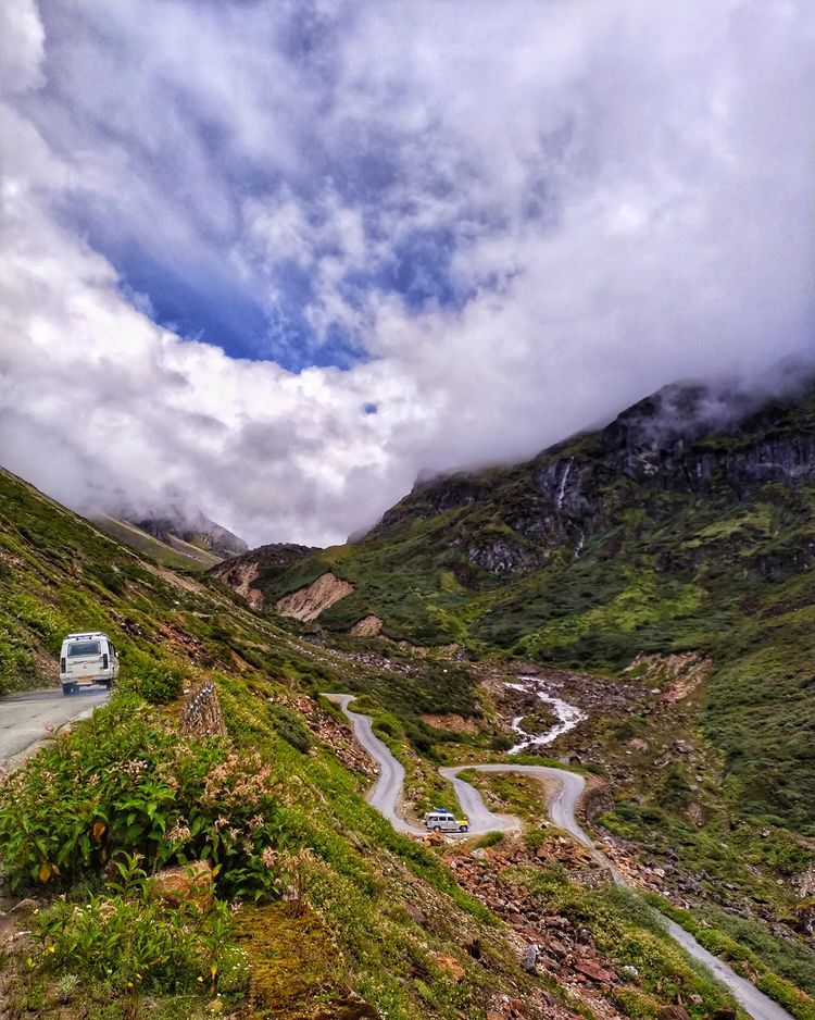 sikkimdiaries's tweet photo. Sikkim &amp; its Beauty 😍🥰
#sikkim #darjeeling #northeastindia #incredibleindia #sikkimdiaries #pellinghomestay #iampurandahal #sikkimadventure #northsikkim #gangtok #pelling #ravangla #namchi #lachen #kurseong https://t.co/X6YDP4WzVn