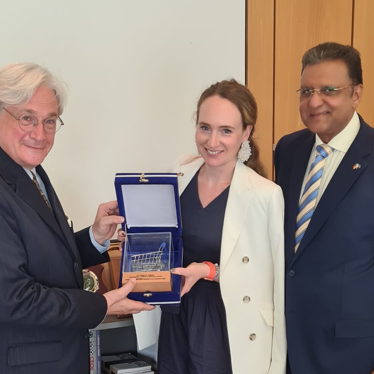 GermanyinKHI's tweet photo. _METRO Germany delegation came also to Karachi to discuss their engagement in Pakistan and the current flood emergency in the region. They want to help!_  @metropk @GermanyinPAK https://t.co/rOOfig21Mn