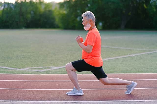 runmrrun's tweet image. Some prefer strength training in the gym, alone or with a personal trainer.

Read the full article: The Importance of Strength and Cross Training for Runners
 lttr.ai/09Aq

#CrossTraining #StrengthTraining #AdvancedRunning