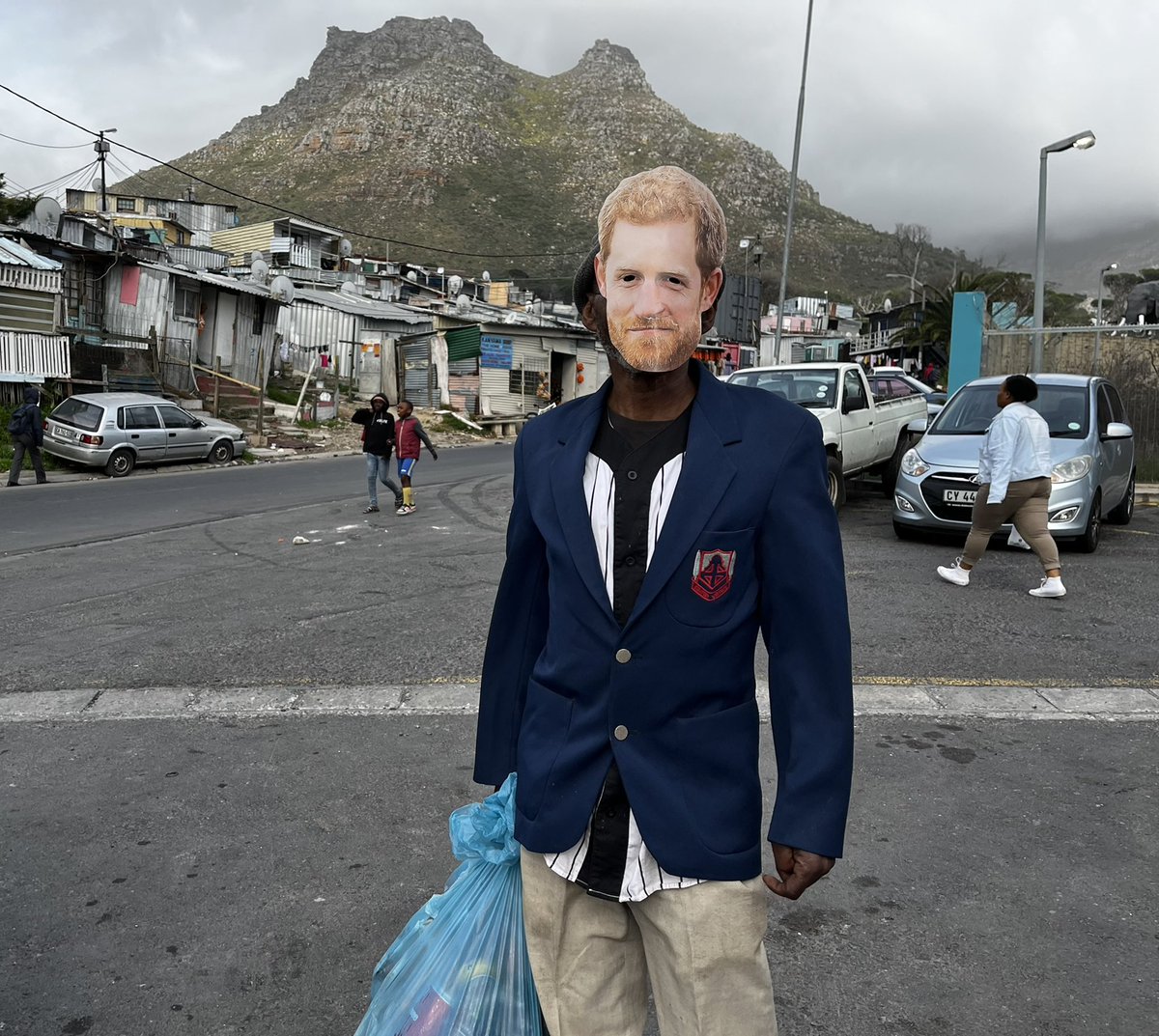 Einer der ungewöhnlicheren Müllsammler in Kapstadts Township Imizamo Yethu @welt