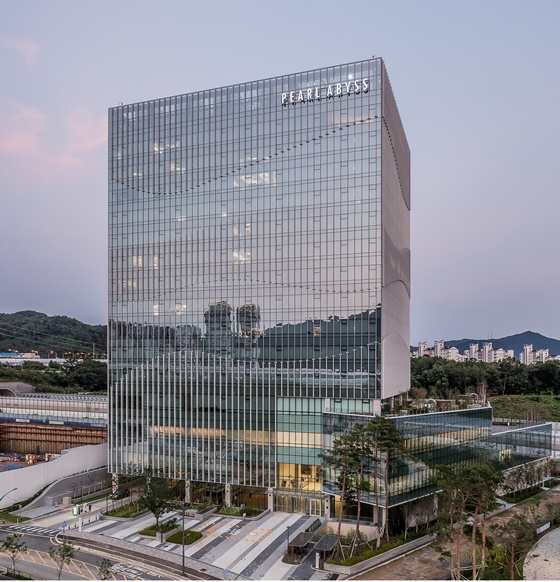 geronimo_73_'s tweet photo. Pearl Abyss, the studio behind the development of #CrimsonDesert, #DokeV and #Plan8, announced on the 12th that it has completed the move-in of the new office building 'Home One' located in Gwacheon Knowledge Information Town, South Korea
> https://t.co/mY5LEn64HF https://t.co/voeB7K24Fs