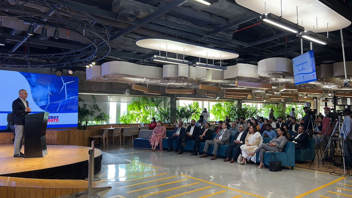 Samrahassan03's tweet photo. Mr. Amir Paracha Chairman and CEO @Unilever Pakistan giving his concluding remarks in two days conference on #ASREC hosted by @SDPIPakistan https://t.co/0lTMFkycny
