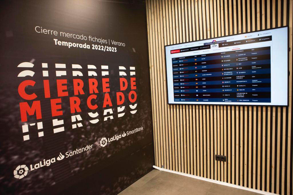 isaacfouto's tweet photo. 🙋🏼‍♂️Gracias a toda la gente de @LaLiga y a sus empleados por el espectacular trato a la prensa en este novedoso ‘cierre de mercado’ 👌🙌 https://t.co/nDDNPG4reg