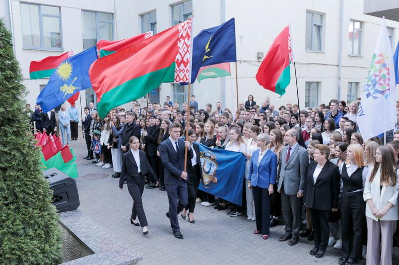 bspuby's tweet photo. В БГПУ прошла торжественная линейка, посвященная Дню знаний https://t.co/9rb2JNBsSV https://t.co/ie3Xwo6s5V