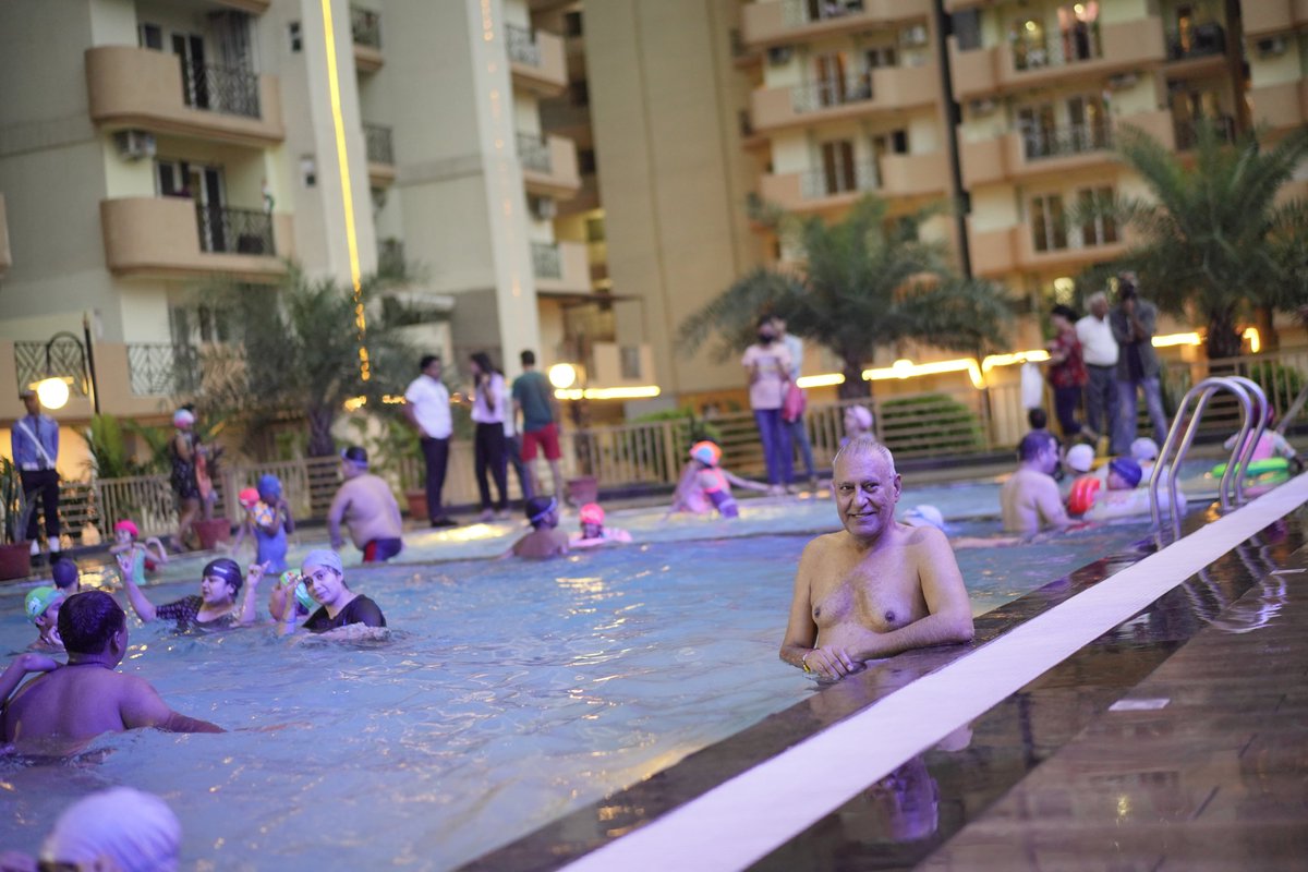 abhi4uchaudhary's tweet photo. I am happy to be part of Saya Gold Avenue, me n my family enjoying every day here @ Saya Gold Avenue, beautiful club serving my all needs, celebrating every festival to pool parties on alternate basis..
Thank you Saya and fellow residents for making my dream come true ... https://t.co/5LTv6Gk6L5