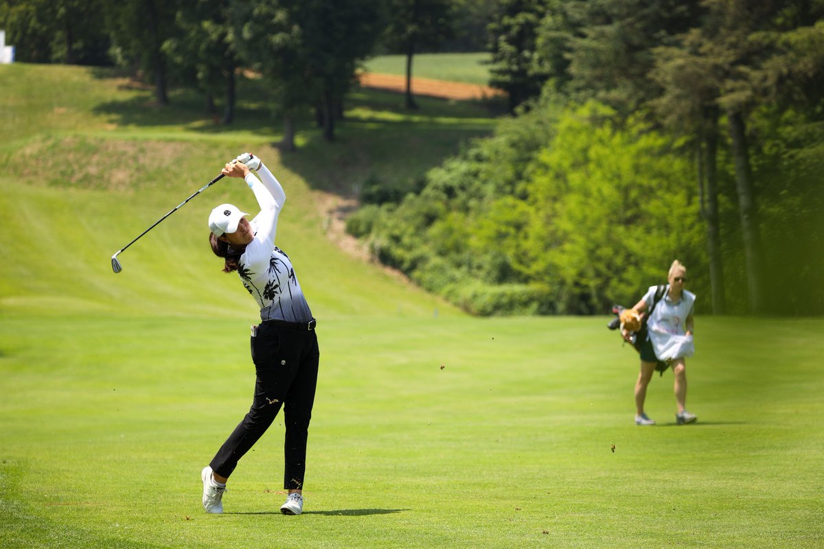 FederGolf's tweet photo. 📌 Dana Open
In Ohio al termine del primo giro in testa ci sono 🇪🇸 #Ciganda, 🇰🇷 Hye-Jin #Choi e 🇨🇳 #Yin con -6
🇮🇹 Giulia #Molinaro, unica azzurra in gara, è 105/a con +2.
@LPGA #golf https://t.co/cbXZwStAu2