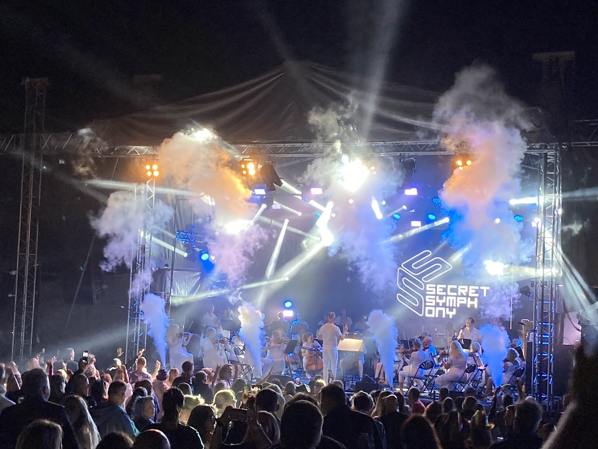 davepr2000's tweet photo. So lucky to have the @TrenthamEstate right on our doorstep 🌳🌳And the summer concerts and @TrenthamLive gigs are the best ✨✨✨#TrenthamLive #StokeOnTrent #SecretSymphony https://t.co/9IALIgk4wP