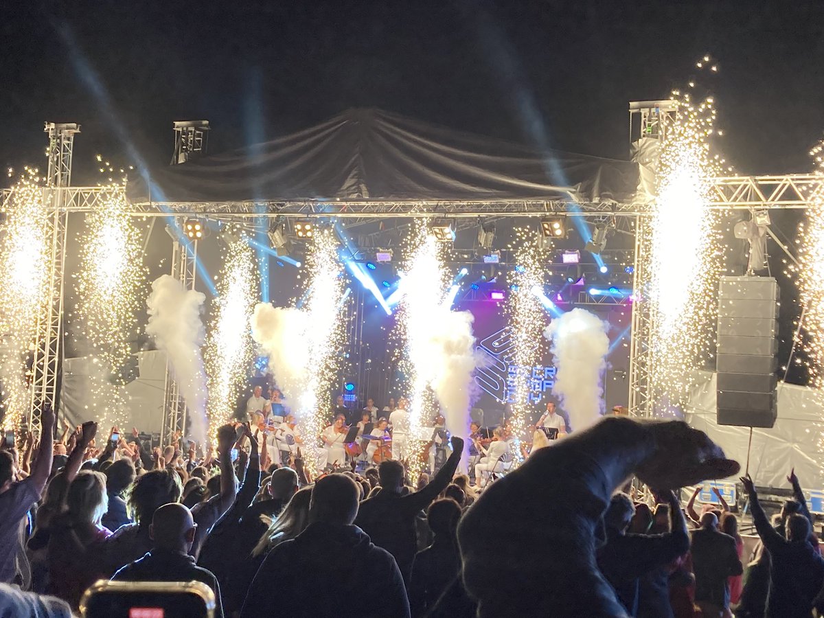davepr2000's tweet photo. So lucky to have the @TrenthamEstate right on our doorstep 🌳🌳And the summer concerts and @TrenthamLive gigs are the best ✨✨✨#TrenthamLive #StokeOnTrent #SecretSymphony https://t.co/9IALIgk4wP
