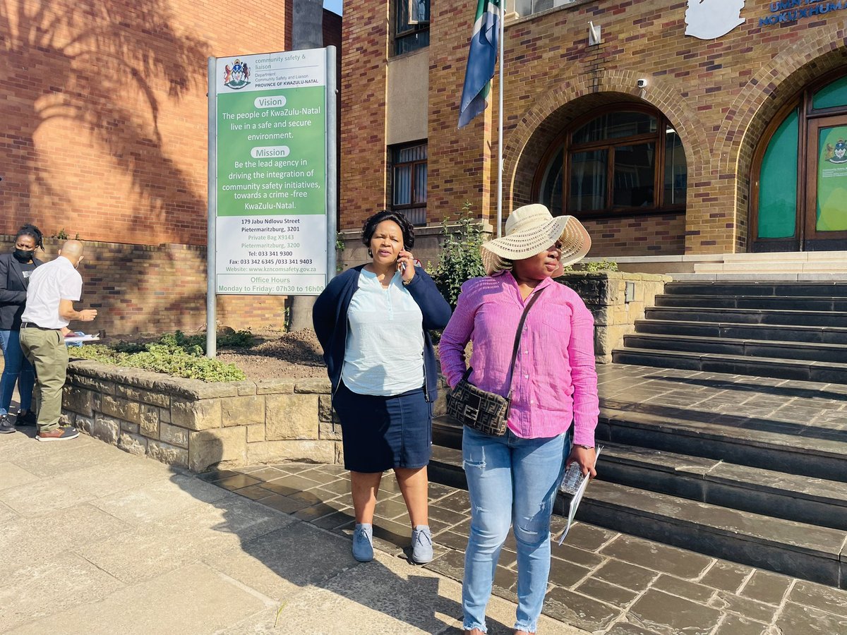 MsunduziM's tweet image. Msunduzi acting city manager on a drive to collect revenue #DisconnectionDrive #Qoqimali