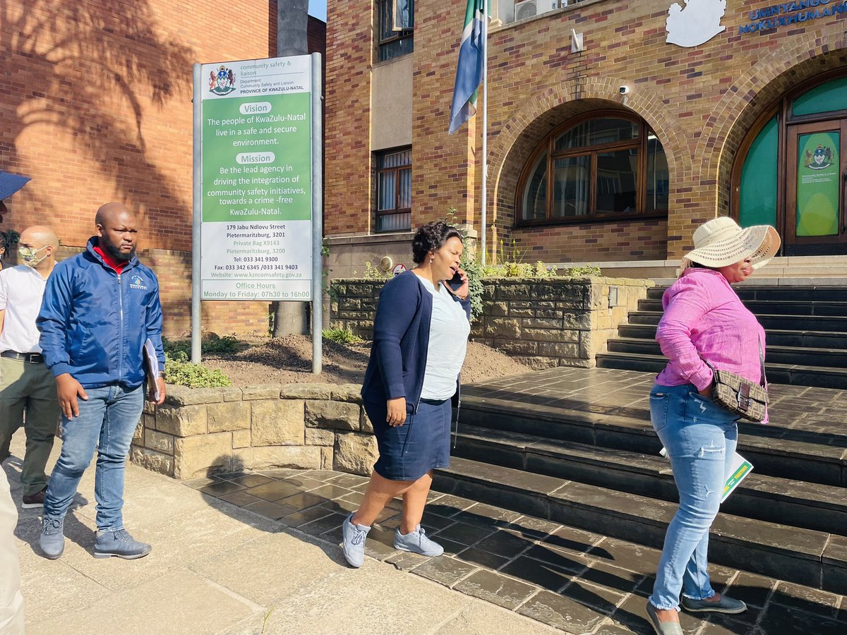 MsunduziM's tweet image. Msunduzi acting city manager on a drive to collect revenue #DisconnectionDrive #Qoqimali