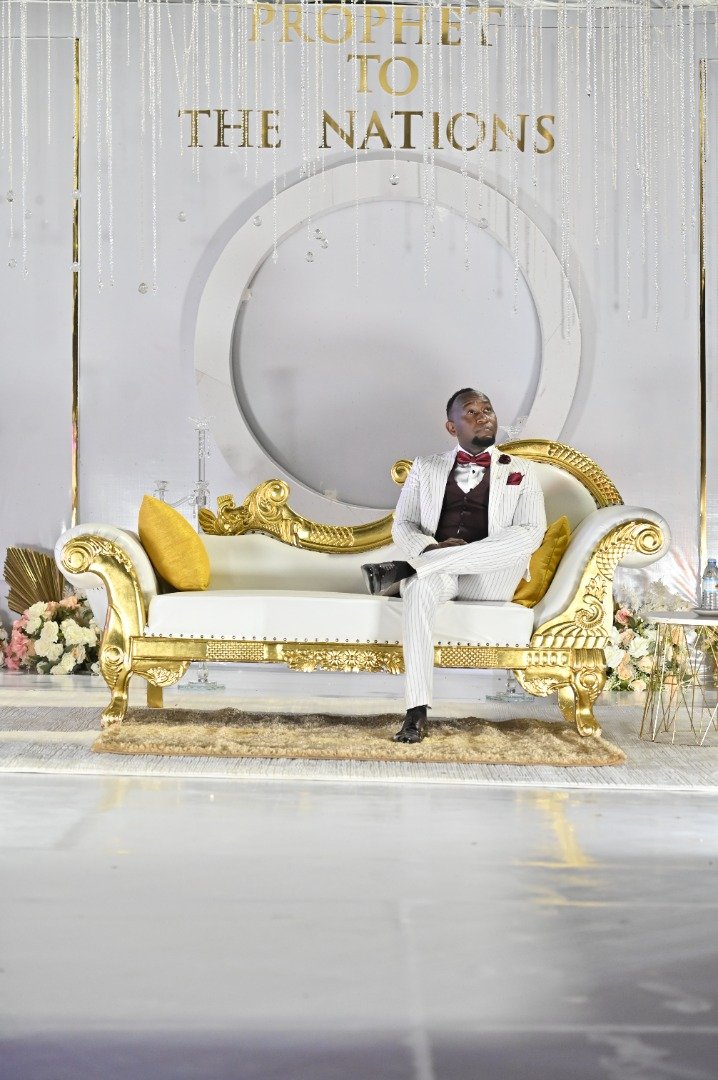 Allets65's tweet photo. We Honour Prophet Elvis Mbonye
#Honourwithglam
#EtherealFashion
#SublimeStudio https://t.co/zPnVwbF5Mz