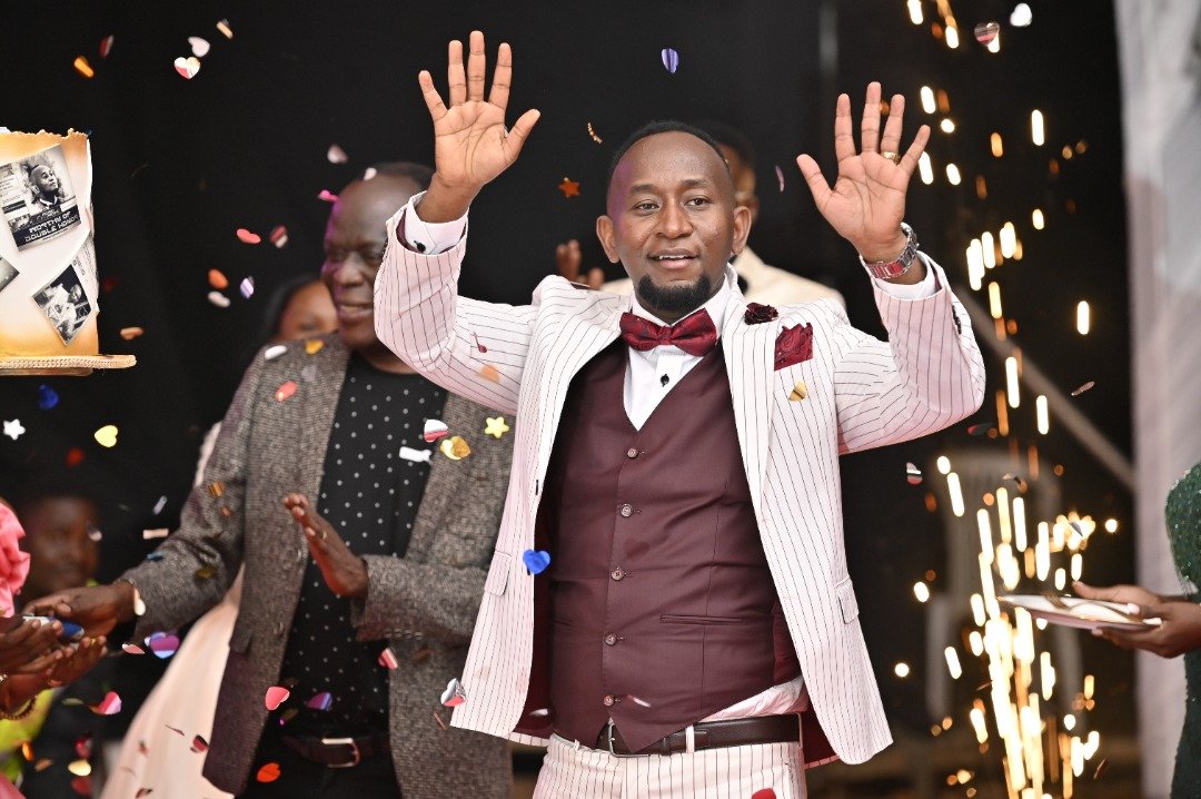Allets65's tweet photo. We Honour Prophet Elvis Mbonye
#Honourwithglam
#EtherealFashion
#SublimeStudio https://t.co/zPnVwbF5Mz