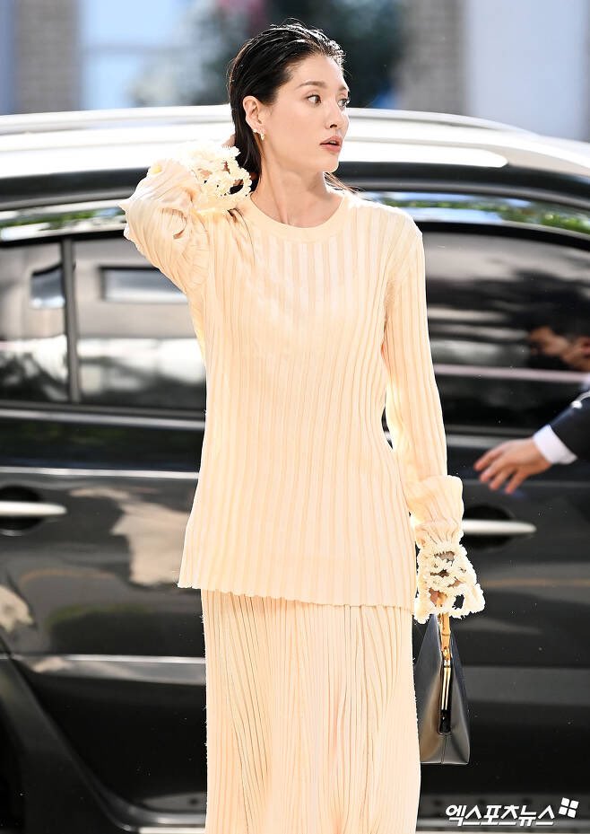 LazeKaze's tweet photo. Monika on the way to Designer Jil Sander Photo Exhibition https://t.co/pGKfKiT0yx