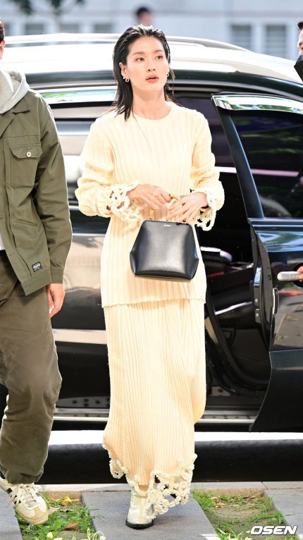 LazeKaze's tweet photo. Monika on the way to Designer Jil Sander Photo Exhibition https://t.co/pGKfKiT0yx