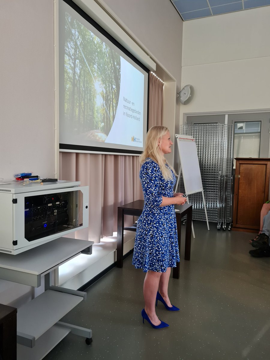 Gedeputeerde Ilse Zaal licht het PNH-rapport 'Druk en draagvlak natuur- en receatiegeieden' toe tijdens #REAWF22