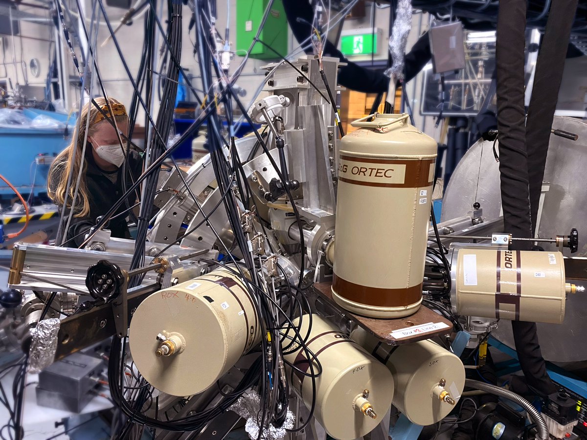HIA_Accelerates's tweet photo. This week at #HIAF we are measuring the different shapes of 124Te nuclei as they gain energy. This is the first time a measurement of this kind has been attempted with the CAESAR array, which has been recently upgraded with new particle detectors!
#honoursproject #physicsresearch https://t.co/tKDXyFovRv