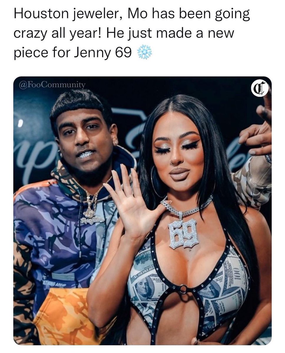 buzzworld777's tweet photo. Houston jeweler, mohunch0 from empirejewelersofficial adds to his catalog of work by working with jen_ny69 on a 69 piece ❄️👀 He’s been going up all year, doing work with several rappers including #PesoPeso #ThatMexicanOT #MrCaponeE #YBNNahmir and more 💯 https://t.co/8TWktvu6Ee