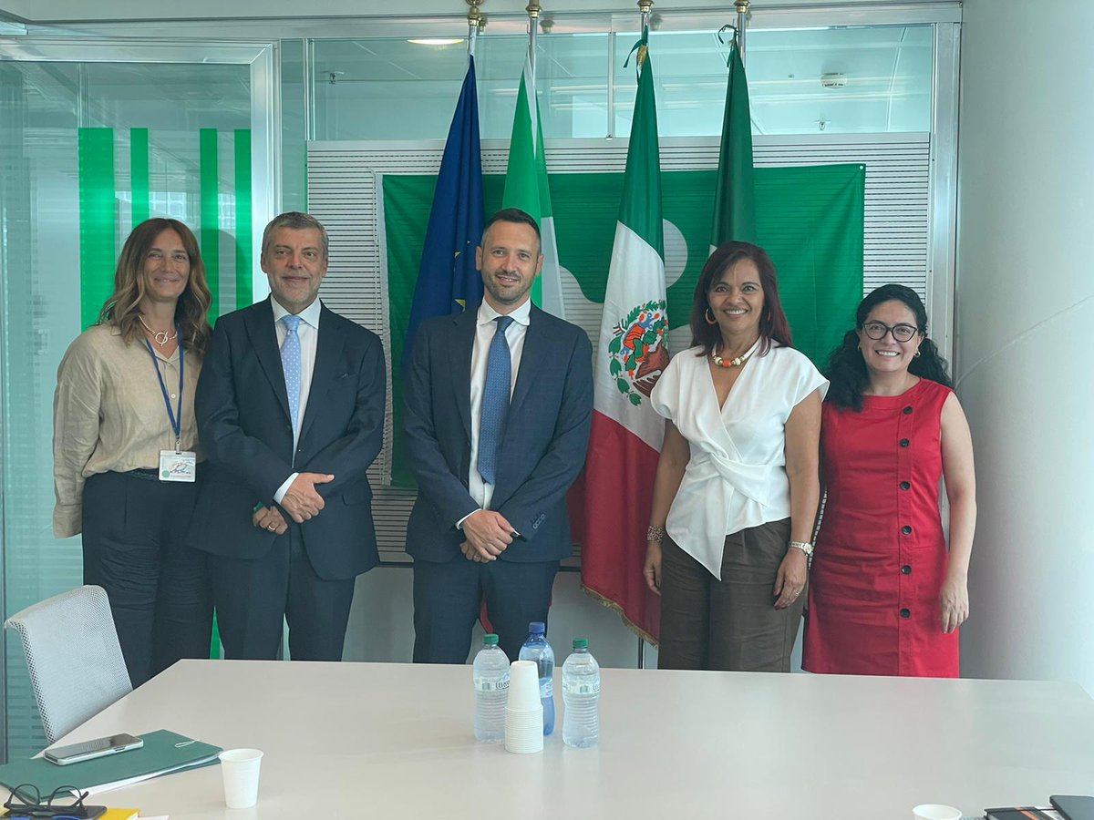 Consulmex Milán (@consulmexmil) on Twitter photo Agradezco al Subsecretario <a href="/gabrielebarucco/">Gabriele Barucco</a> por el amable y provechoso encuentro. <a href="/ConsulMexMIL/">Consulmex Milán</a> continuará colaborando estrechamente con <a href="/RegLombardia/">Regione Lombardia</a> para profundizar lazos entre México 🇲🇽 e Italia 🇮🇹 Agradezco al Subsecretario <a href="/gabrielebarucco/">Gabriele Barucco</a> por el amable y provechoso encuentro. <a href="/ConsulMexMIL/">Consulmex Milán</a> continuará colaborando estrechamente con <a href="/RegLombardia/">Regione Lombardia</a> para profundizar lazos entre México 🇲🇽 e Italia 🇮🇹
