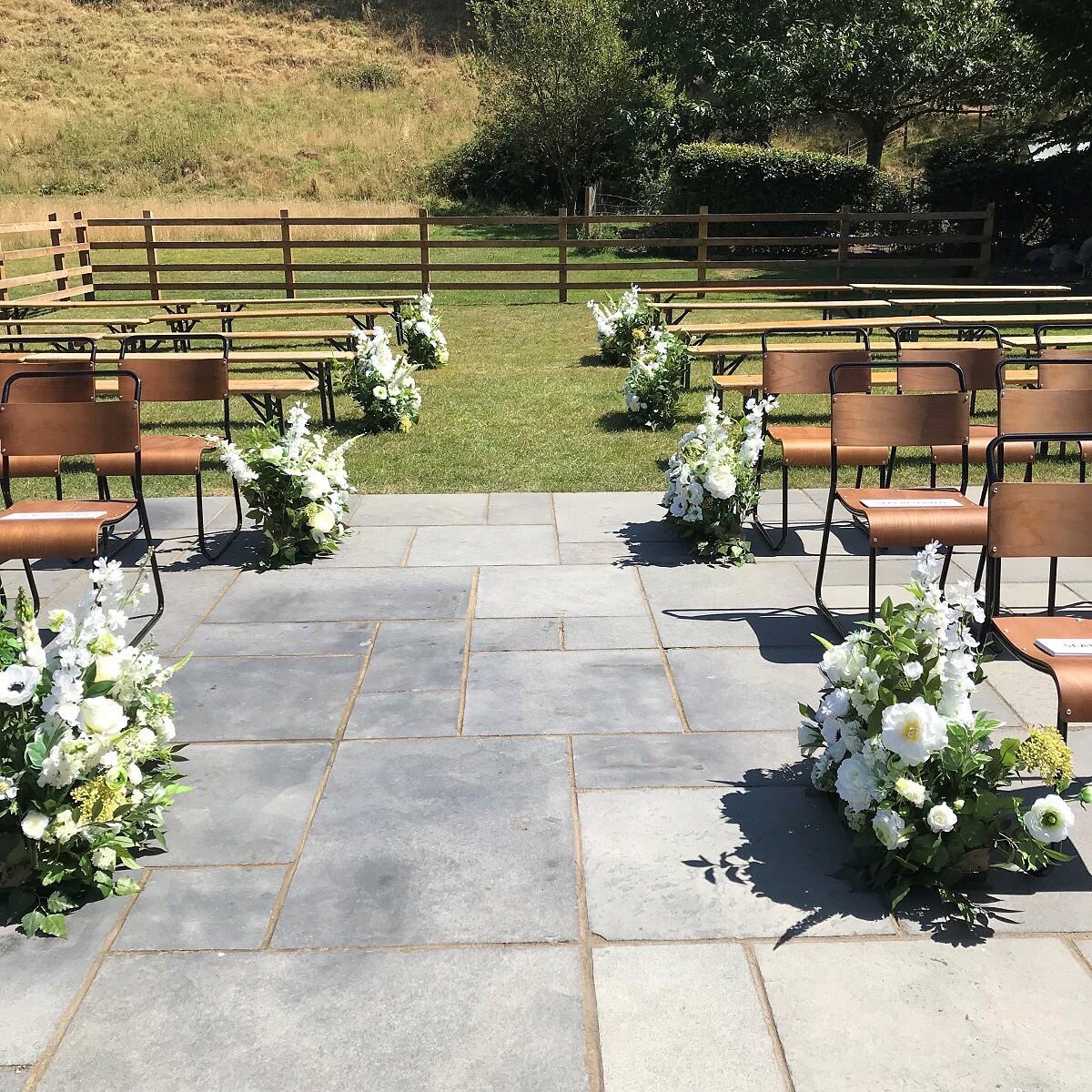 🌸OUTDOOR CEREMONY🌸If you have over 90 guests and would like to get married amongst the rolling hills of the Devon countryside we can transform the terrace into a beautiful ceremony space.
#devonweddings #outdoorweddingceremony #devonweddingvenue #aisledecor #aislestyle