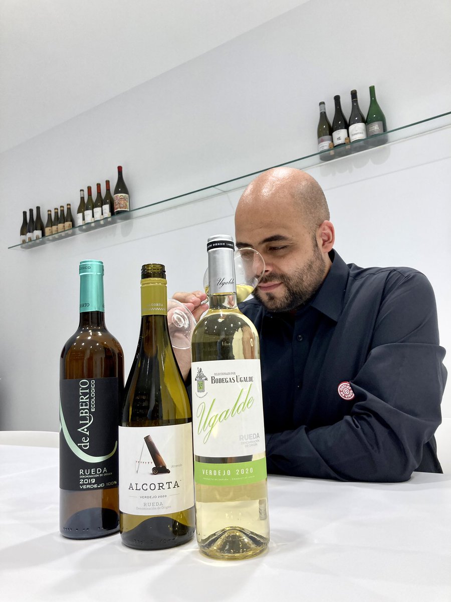 Vinos ligeros, delicados, refrescantes... Así son las tres propuestas de nuestra degustación de hoy y mañana. ¿Brindas con nosotros con Ugalde Verdejo 2020, De Alberto Ecológico 2019 y Alcorta Verdejo 2020?  
  
🗓 De 10:30 a 15:00 h y de 17:00 a 20:30 h.