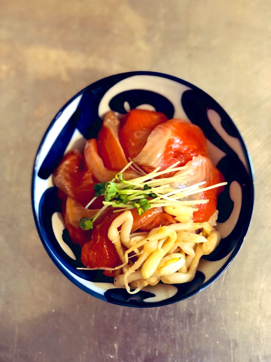本日のまかない【昆布締めサーモン丼】