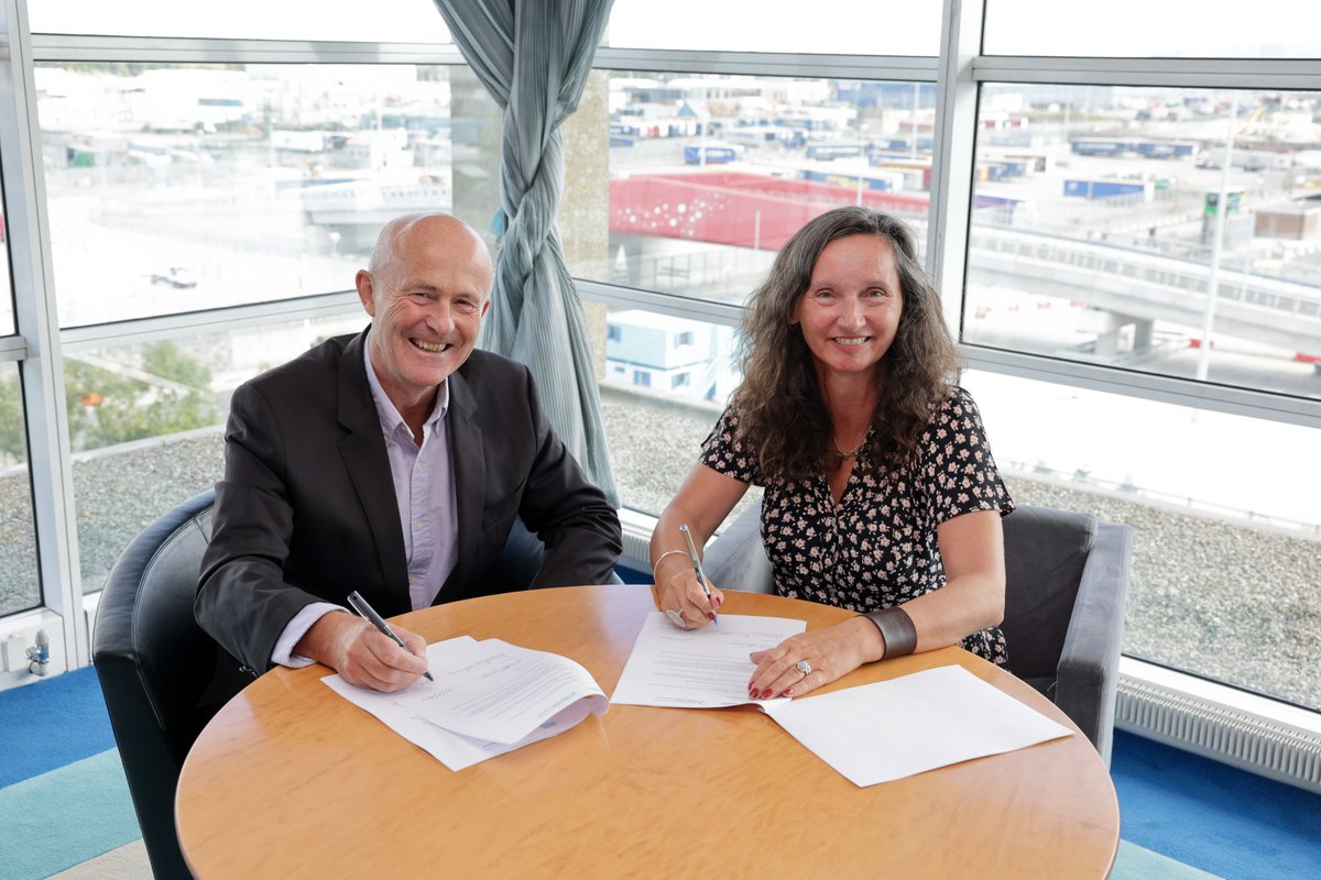 The Arts Council / An Chomhairle Ealaíon (@artscouncil_ie) on Twitter photo We're delighted to partner with <a href="/DublinPortCo/">Dublin Port</a> with the intention to develop an artist campus and workspace at the 5000m² former Odlum’s Flour Mills site.
An MOU was signed by <a href="/MaureenKennell5/">Maureen Kennelly</a> and Eamonn O’Reilly, outgoing CEO of <a href="/DublinPortCo/">Dublin Port</a>, this week.
bit.ly/3cElcLn We're delighted to partner with <a href="/DublinPortCo/">Dublin Port</a> with the intention to develop an artist campus and workspace at the 5000m² former Odlum’s Flour Mills site.
An MOU was signed by <a href="/MaureenKennell5/">Maureen Kennelly</a> and Eamonn O’Reilly, outgoing CEO of <a href="/DublinPortCo/">Dublin Port</a>, this week.
bit.ly/3cElcLn