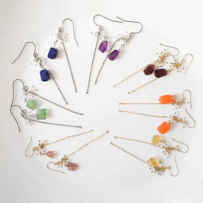 #私の仕事はハンドメイド作家です サージカルステンレスで天然石のアクセサリーを作っています!あと絵もたまに描きます。 