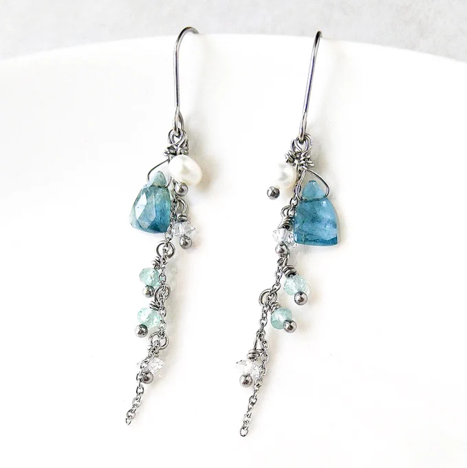 #私の仕事はハンドメイド作家です サージカルステンレスで天然石のアクセサリーを作っています!あと絵もたまに描きます。 