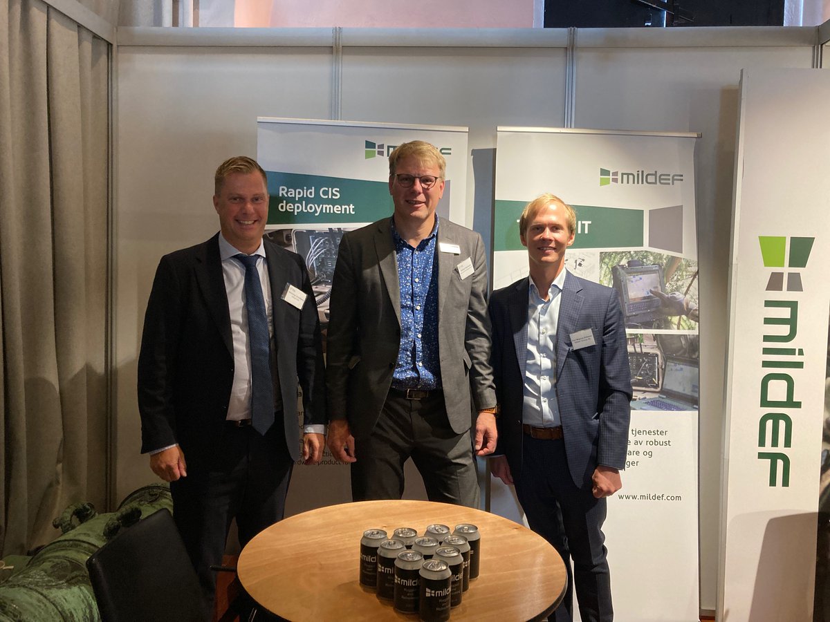BAESystemsNorge's tweet photo. Mange gode møter under @FSI_no exhibition dag 2. @hakan_stybbers industrisamarbeid diskuteres med https://t.co/CUtowhpzQc 
#forsvar #teknologi #innovasjon https://t.co/Kecmmfuq0G