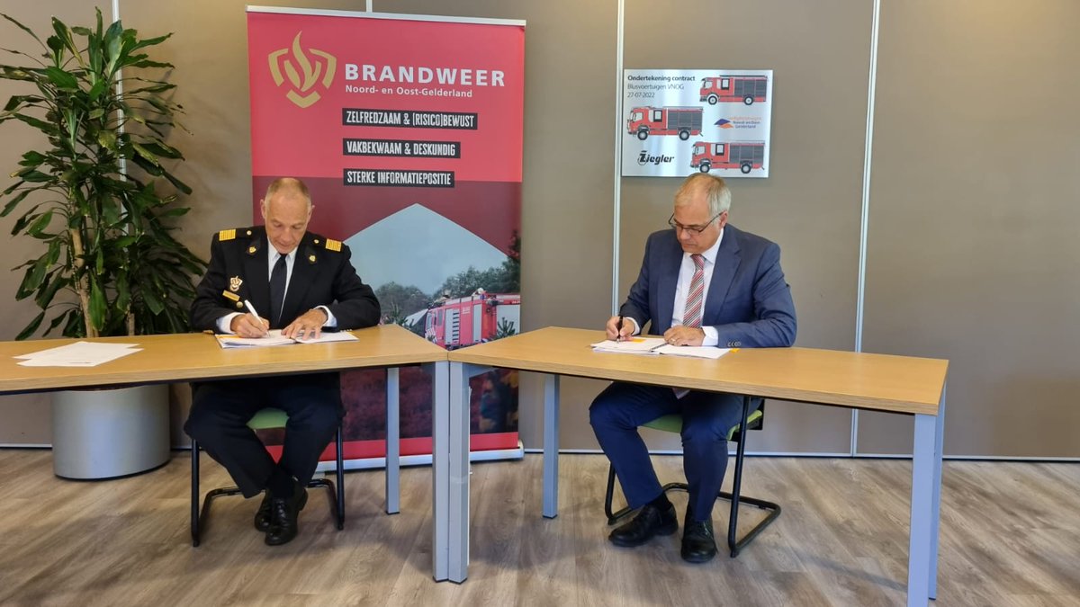 ziegler_nieuws's tweet photo. Ziegler en VNOG sluiten opdracht voor de levering van 75 tankautospuiten

Het gaat om de vervanging van blusvoertuigen gedurende de looptijd van in totaal 4 jaar. De mantelovereenkomst omvat 3 type voertuigen met specifieke doeleinden.

TS-Basis 4x2;
TS-Basis 4x4;
TS-Combi 4x4. https://t.co/iaLRebxQW7