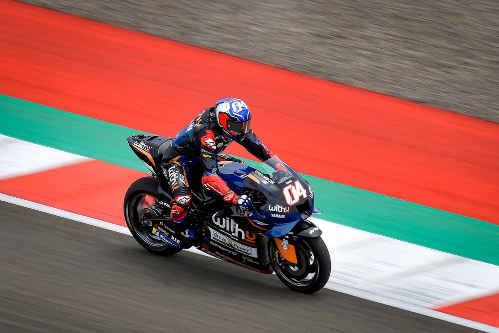 CarBBonGP's tweet photo. #MotoGP
When you realize that are the last friday sessions for Andrea Dovizioso 🇮🇹😢
#GazieDovi #SanMarinoGP 🇸🇲 https://t.co/0zt90vGmue
