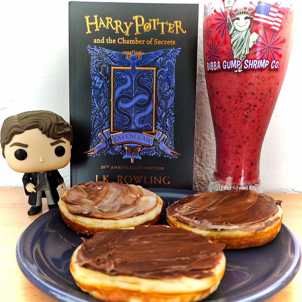 bookserienfreak's tweet photo. Hope you didn't miss the train yesterday and had a great start in the new school year!
#bookblogger #becausemagic #booklover #buchliebe #booknerd #potterhead #harrypotterfan #harrypotter #hogwartsismyhome #hogwarts #tomriddlefunkopop #tomriddle #christiancoulson #harrypotterbooks https://t.co/avAGWFeppY