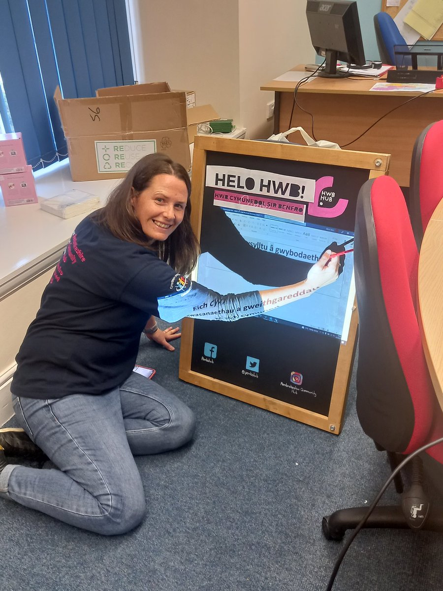 <a href="/PembsHub/">Pembrokeshire Community Hub</a> when you come into the office and Mhairi discovers a great way to project the words onto a chalkboard so she can trace around them #innovative #translation