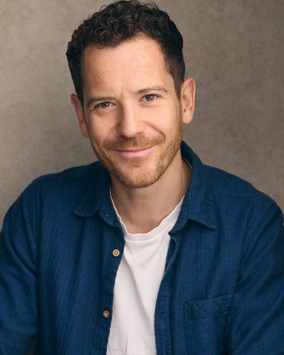 BelfieldWard's tweet photo. Toi toi toi and so much love to @TheGabrielVick for the first performance this very eve of the UK premiere of @DoubtfireUK #HelloDearies 💙 https://t.co/HipZBZNYUx