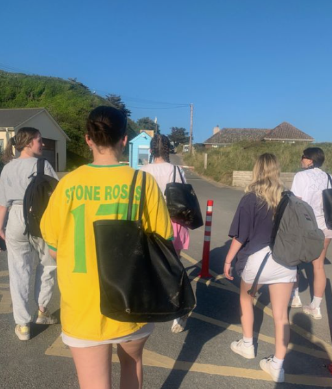 Tutte brave sorelle, sono venute a casa mia insieme per svegliarmi e trascinarmi a fare esercizio.