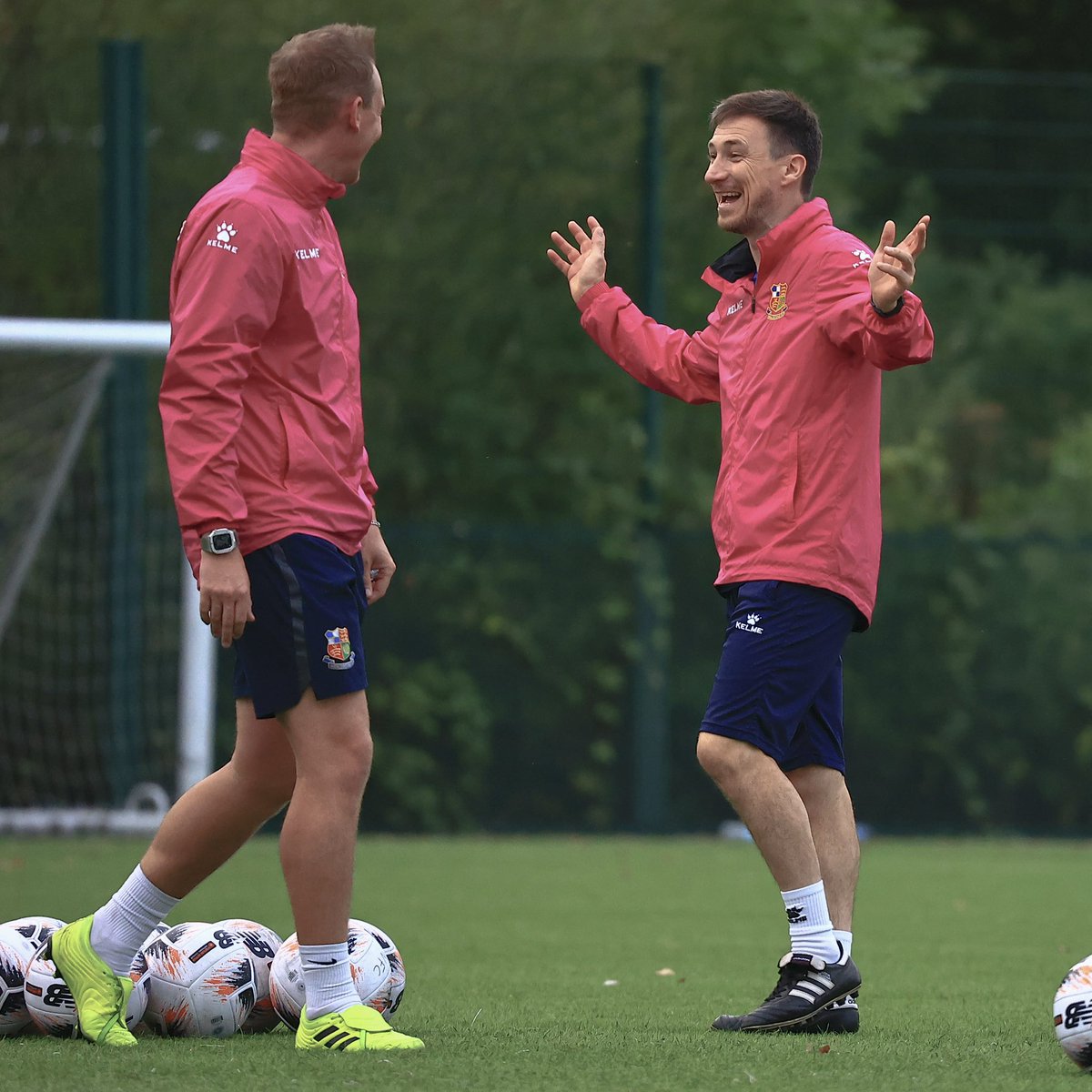 WealdstoneFC's tweet photo. That Friday Feeling ahead of a big game on Sunday 😁 https://t.co/thhO2vUMeA