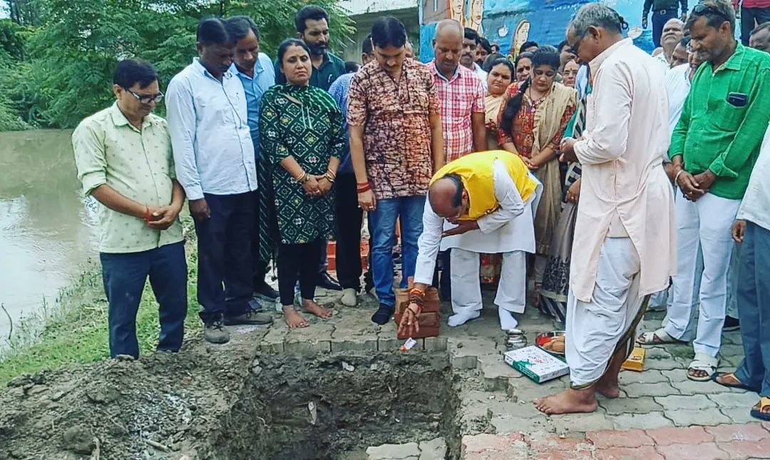 SurendraMaithan's tweet photo. अरमापुर छठ पूजा घाट नव निर्माण का भूमि पूजन
जिसकी लागत 2.83 करोड़ है।
#surendramaithani
#chhatghat
#kanpurnagar https://t.co/MIX9L2KTHE