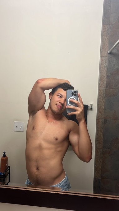 its bedtime for me :) i'll prob delete in the morning https://t.co/ZGYyLaI9Qf