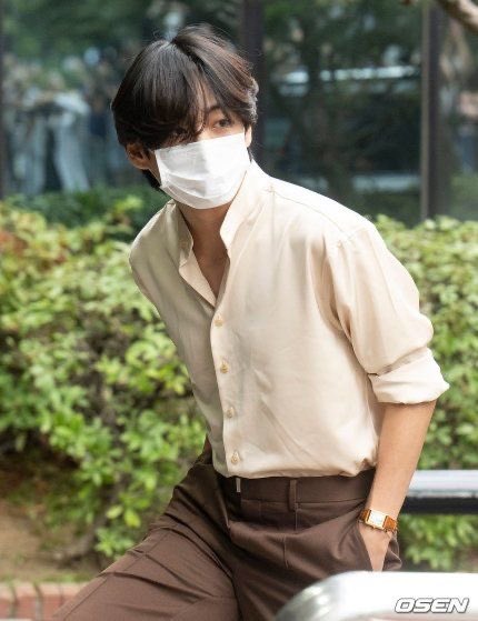 klxecy's tweet photo. ARMYS & BLINKS, it’s time for us to be united. Let’s set aside fanwars & negativity. Let’s help each other to solve this issue between Kim Taehyung & Jennie. Let’s prioritize their PRIVACY
and SAFETY!
BIGHIT PROTECT TAEHYUNG
YG PROTECT JENNIE
LEAVE JENNIE ALONE
#Jennie #YGPROTECT https://t.co/kcLEHpvRD0