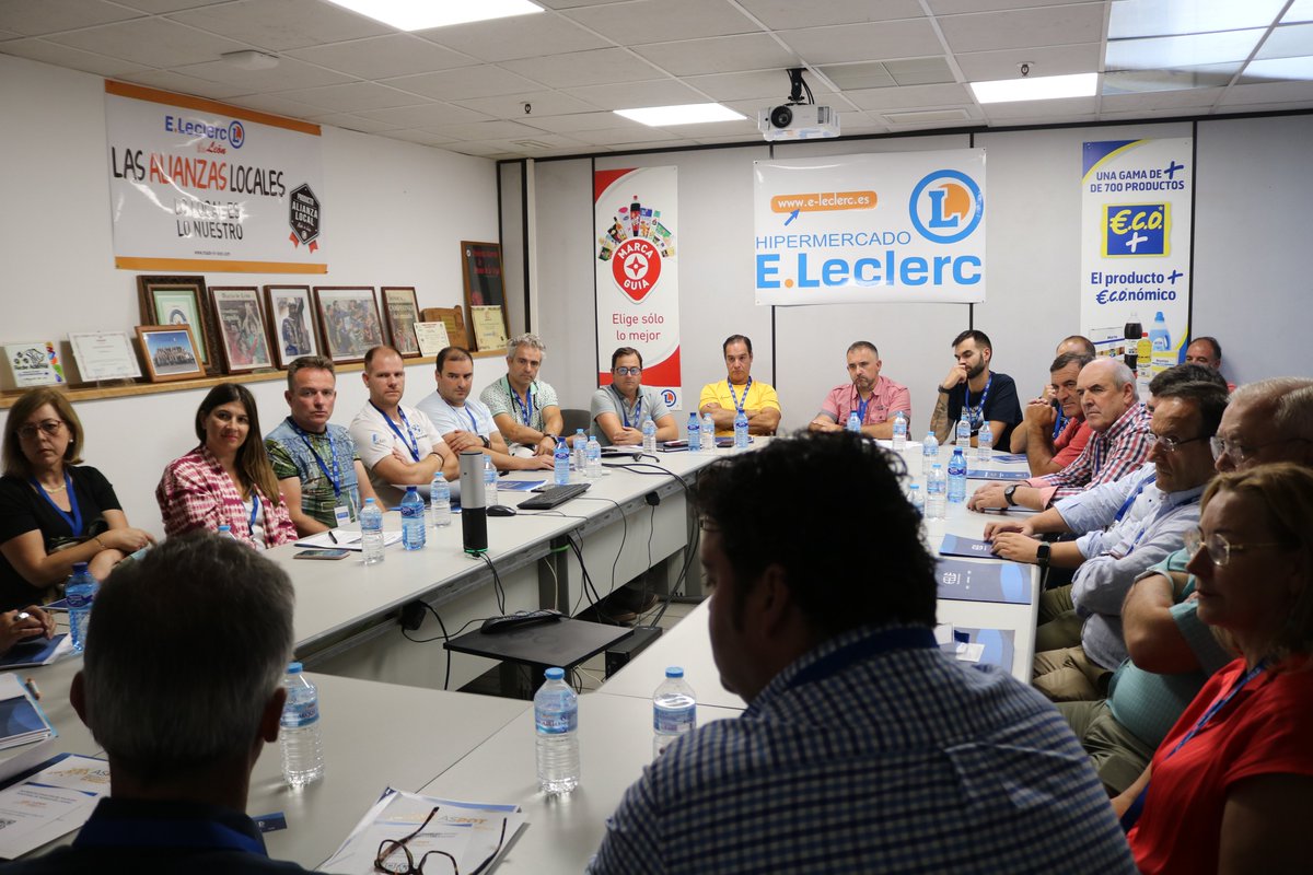 feleleon's tweet photo. 🏭 Las empresas del P.I de #TrobajodelCamino están hartas de la situación que vive el polígono.
FELE junto a la Asociación Polígono Industrial Trobajo (#ASPOT) nos hemos puesto manos a la obra para conocer sus necesidades y solucionar sus problemas. Ayer 1º reunión.
#leonesp https://t.co/5XHSJprq13