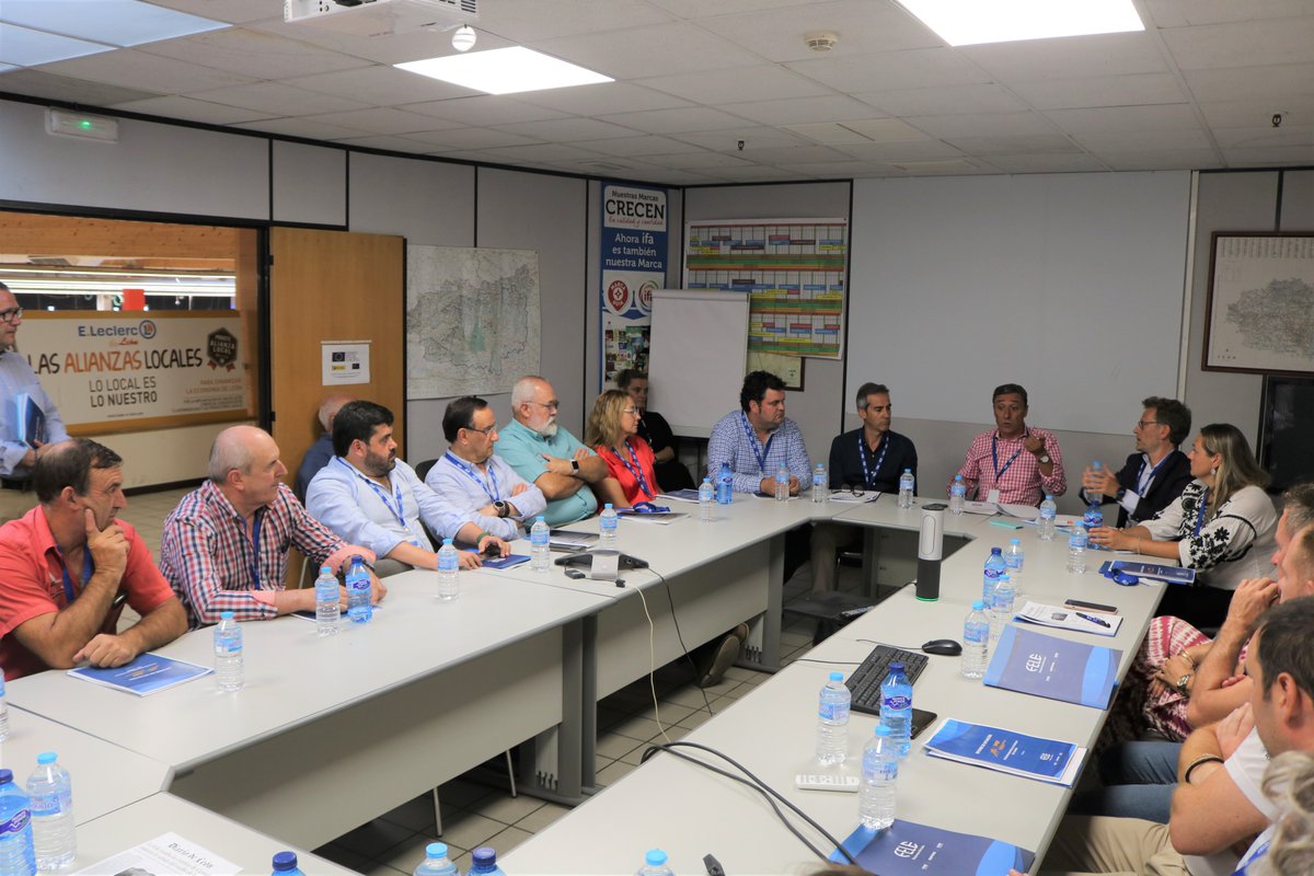 feleleon's tweet photo. 🏭 Las empresas del P.I de #TrobajodelCamino están hartas de la situación que vive el polígono.
FELE junto a la Asociación Polígono Industrial Trobajo (#ASPOT) nos hemos puesto manos a la obra para conocer sus necesidades y solucionar sus problemas. Ayer 1º reunión.
#leonesp https://t.co/5XHSJprq13